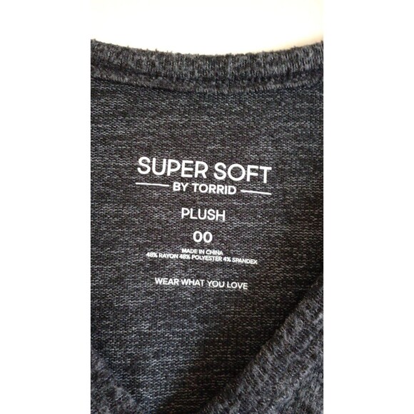 Torrid Women's Relaxed Fit Super Soft Plush V-Neck Drop Shoulder Top, 00/Medium - Picture 10 of 12